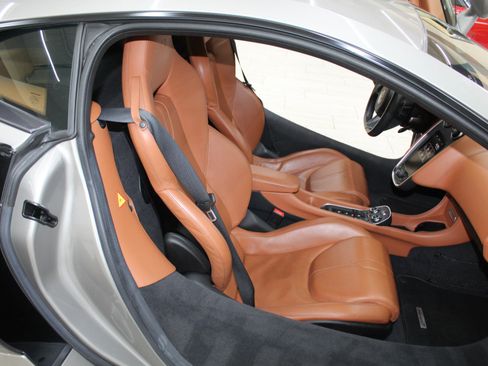 Used 2017 McLaren 570S Coupe image 17