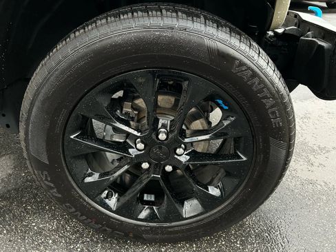 Used 2022 Jeep Wrangler Unlimited Sahara w/ Cold Weather Group image 27