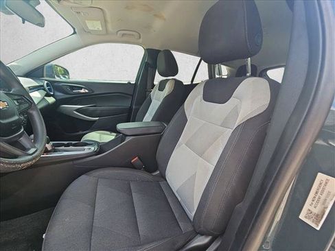 Used 2025 Chevrolet Trax LS w/ LS Convenience Package FWD image 11