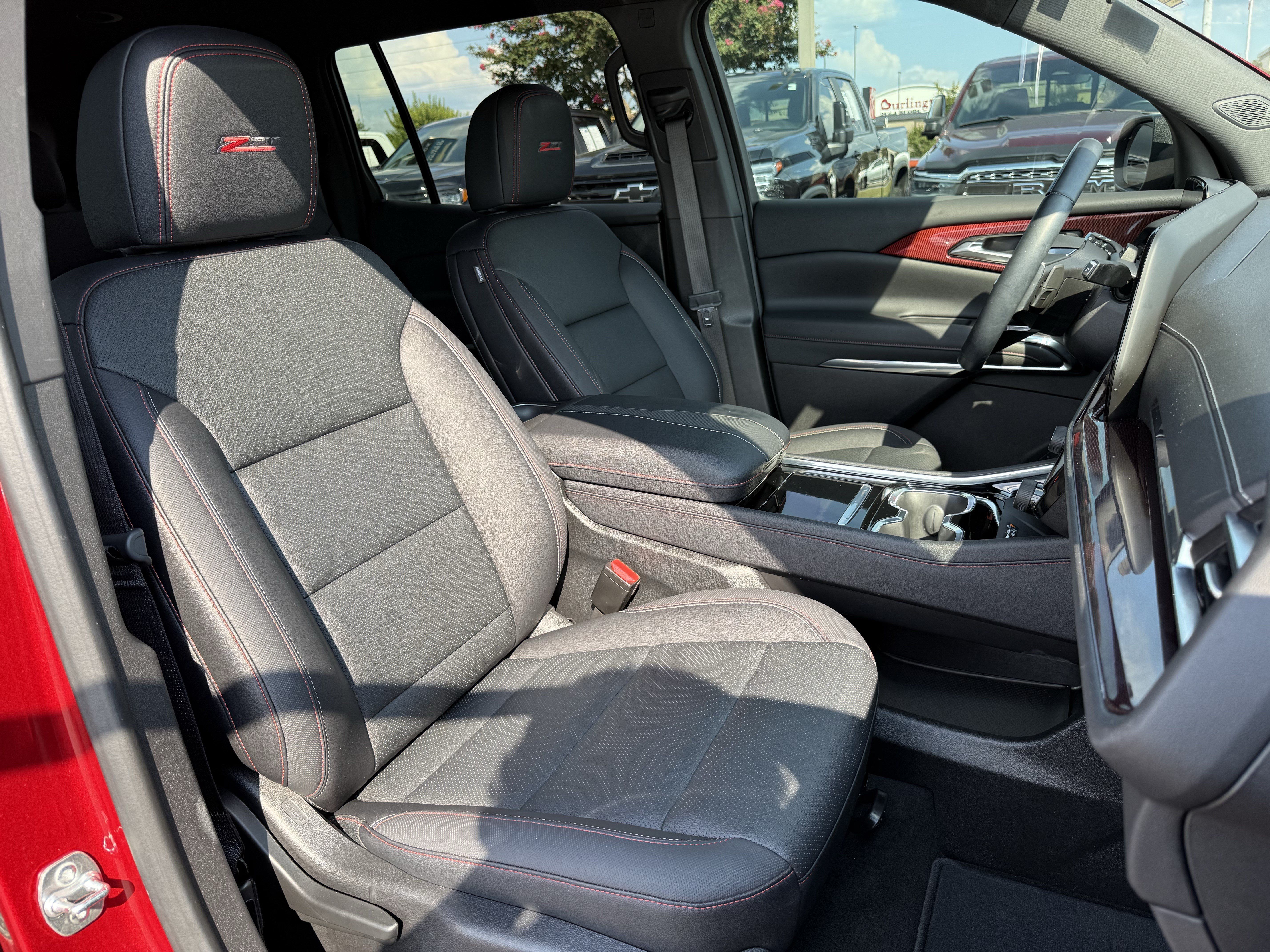 Used 2025 Chevrolet Traverse Z71 w/ Enhanced Driving Package AWD/4WD image 35