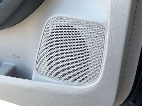 Used 2023 Chrysler Pacifica Touring-L image 20