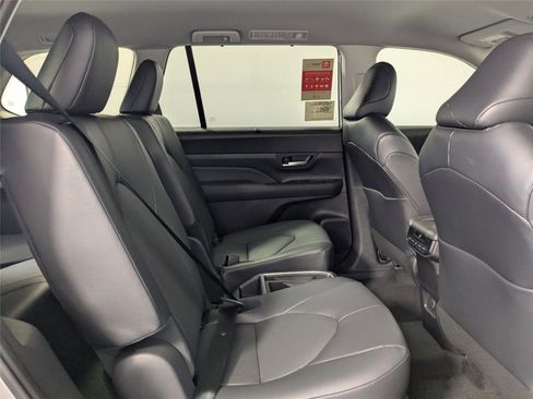 Used 2026 Toyota Grand Highlander XLE image 3