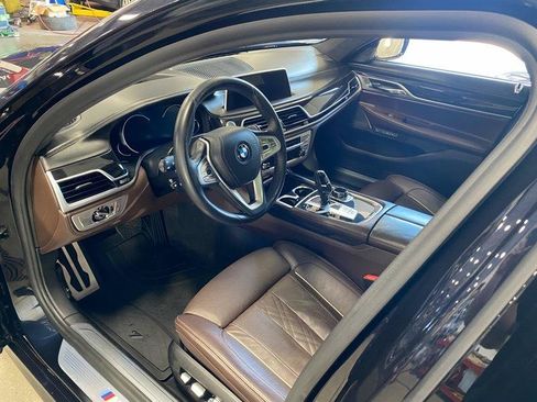 Used 2018 BMW 750i xDrive AWD/4WD image 11