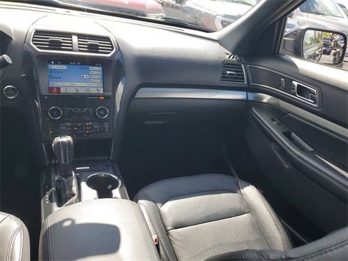 Used 2018 Ford Explorer XLT w/ Equipment Group 202A image 13