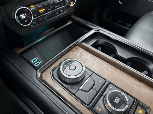 Used 2018 Ford Expedition Platinum image 30