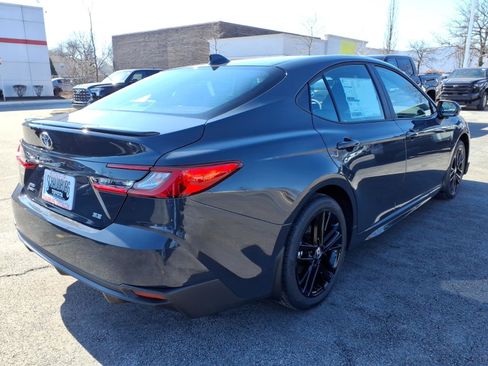 Used 2026 Toyota Camry SE image 7