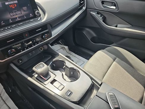 Used 2025 Nissan Rogue SV FWD image 24