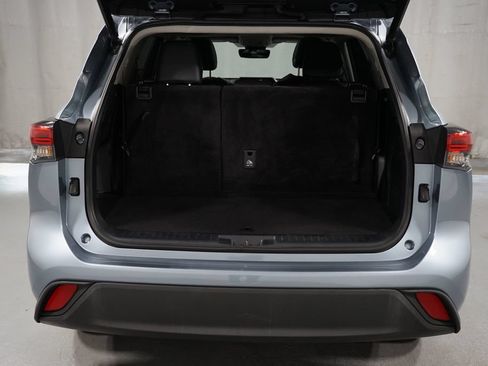 Used 2022 Toyota Highlander XLE FWD image 36