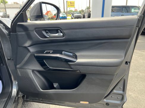Used 2022 Nissan Pathfinder SV AWD/4WD image 51