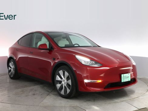 Used 2021 Tesla Model Y Long Range image 4