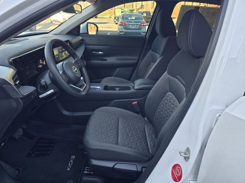 Certified 2025 Nissan Kicks SV image 12