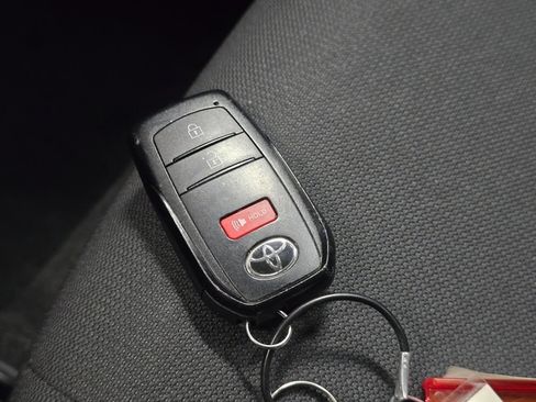 Certified 2024 Toyota Corolla Cross LE image 33