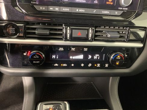 Used 2025 Nissan Pathfinder SV image 27