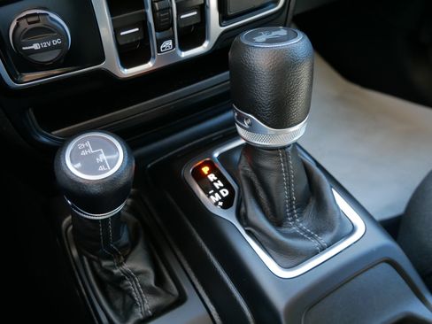 Used 2024 Jeep Wrangler Unlimited Sport AWD/4WD image 24