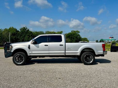 Used 2019 Ford F250 XLT w/ XLT Premium Package AWD/4WD image 3