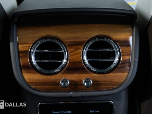 Used 2024 Bentley Bentayga Azure image 35