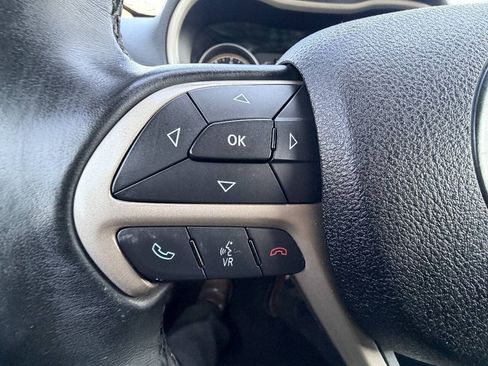 Used 2016 Jeep Cherokee Latitude AWD/4WD image 12