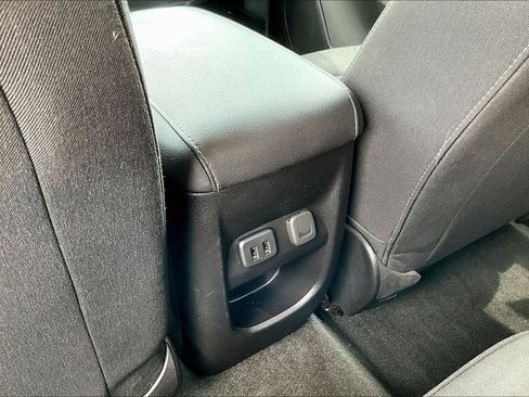 Used 2018 Chevrolet Colorado LT w/ LT Convenience Package RWD image 13