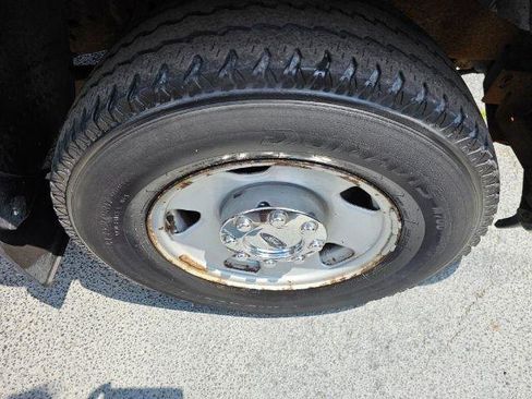 Used 2005 Ford F250 XL RWD image 28
