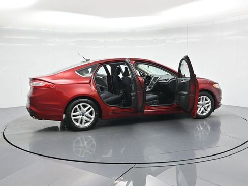 Used 2016 Ford Fusion SE FWD image 4