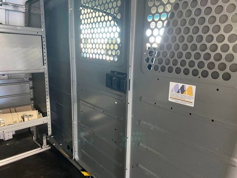 Used 2018 GMC Savana 3500 image 21