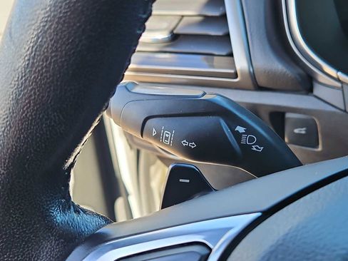 Used 2017 Ford Fusion SE w/ Fusion SE Technology Package image 27