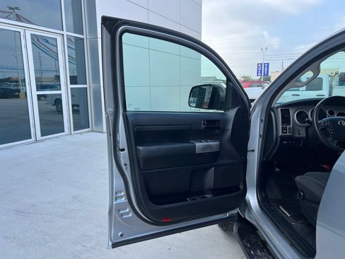 Used 2013 Toyota Tundra 4x4 CrewMax w/ Tow Pkg image 10