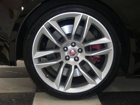 Used 2017 Jaguar F-TYPE R image 33