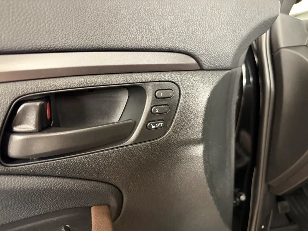 Used 2025 Honda Passport EX-L image 17