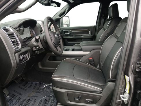 New 2026 RAM 2500 Laramie AWD/4WD image 19