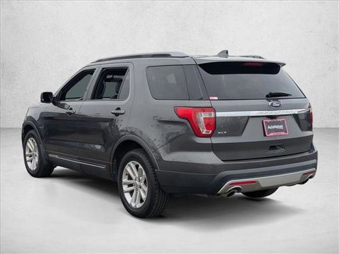Used 2017 Ford Explorer XLT w/ Equipment Group 202A image 8