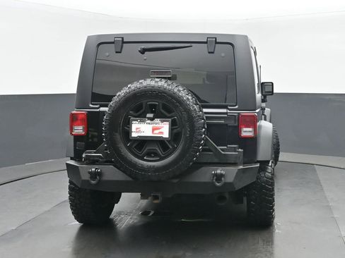 Used 2016 Jeep Wrangler Unlimited Rubicon w/ Connectivity Group AWD/4WD image 4