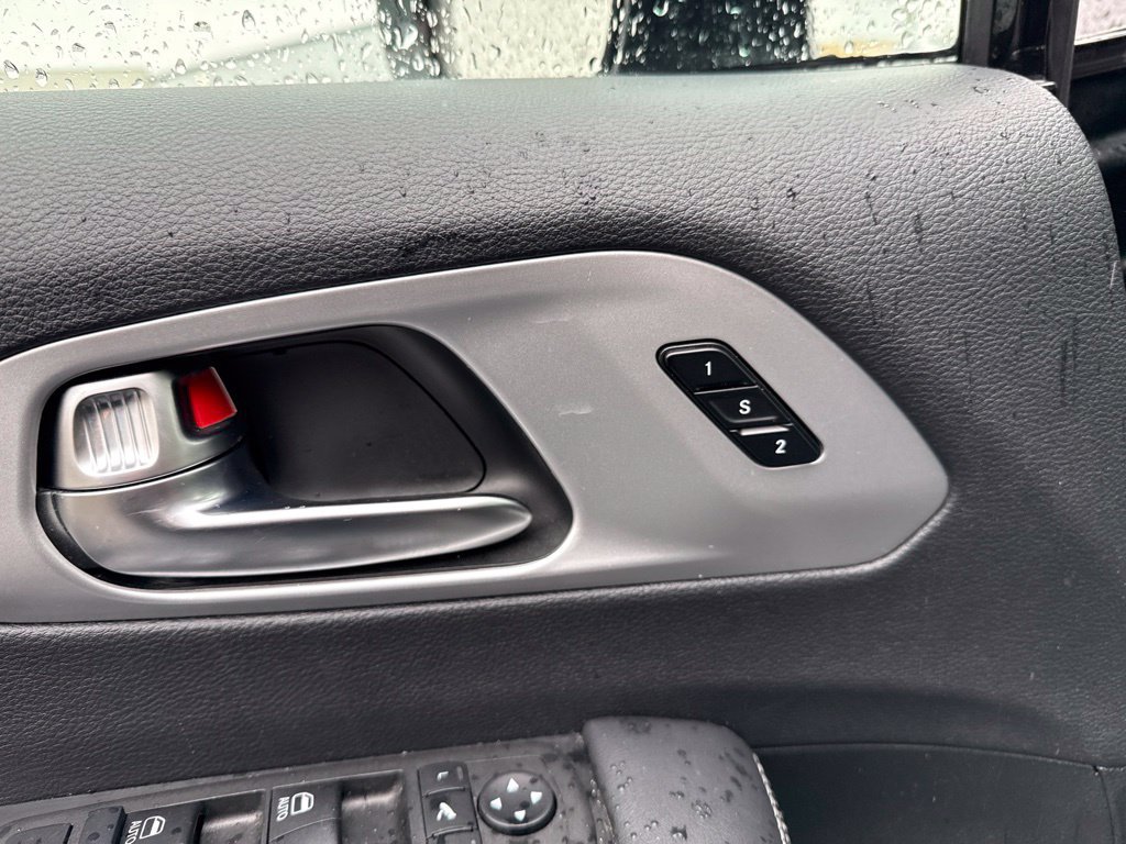 Used 2025 Chrysler Pacifica Limited FWD image 27
