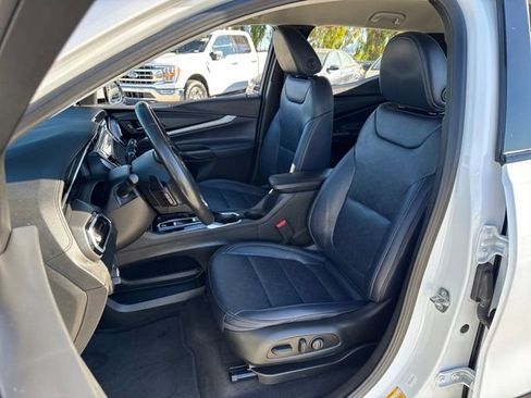 Used 2022 Chevrolet Bolt EUV LT w/ Convenience Package image 8