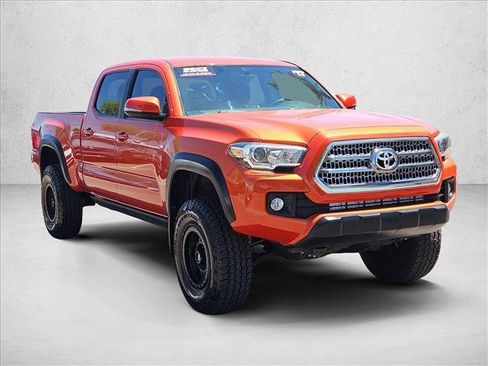 Used 2017 Toyota Tacoma TRD Off-Road w/ Tow Package AWD/4WD image 3