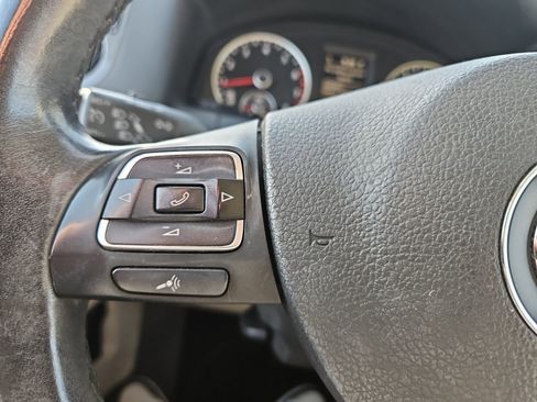Used 2015 Volkswagen Tiguan SEL image 24