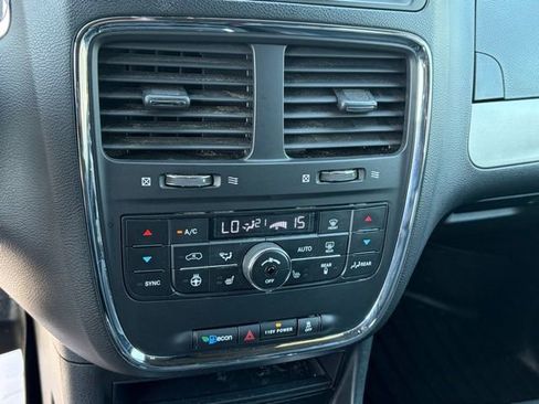 Used 2018 Dodge Grand Caravan GT image 22