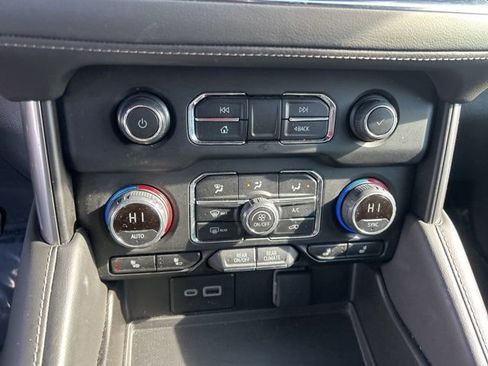 Used 2024 Chevrolet Suburban LT image 24