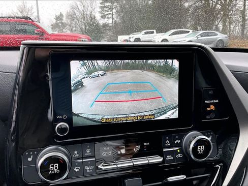Certified 2023 Toyota Highlander XLE image 27