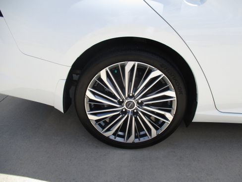 Used 2023 Nissan Altima 2.5 SL FWD image 11