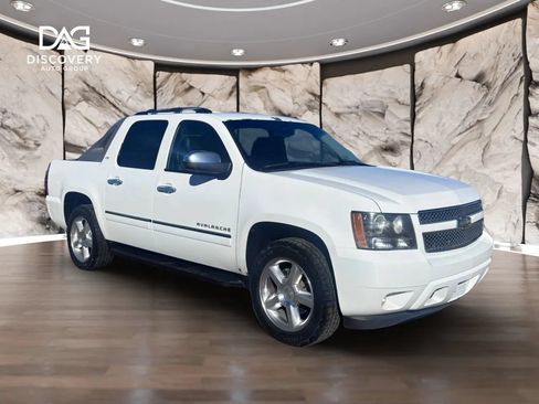 Used 2011 Chevrolet Avalanche LTZ AWD/4WD image 4