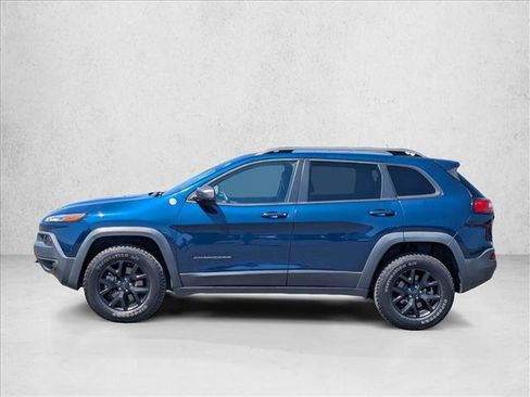 Used 2018 Jeep Cherokee Trailhawk w/ Comfort/Convenience Group AWD/4WD image 9