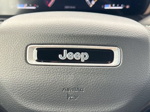 Used 2023 Jeep Grand Cherokee L Laredo AWD/4WD image 30