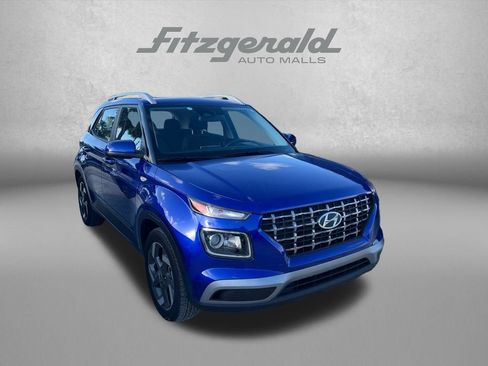 Used 2025 Hyundai Venue SEL FWD image 2