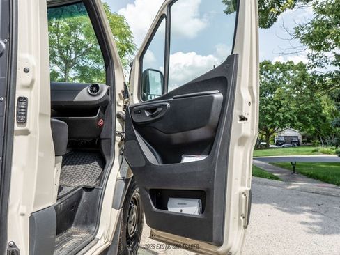 Used 2023 Mercedes-Benz Sprinter 2500 image 59