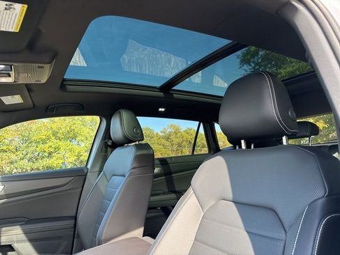 Used 2024 Volkswagen Atlas Cross Sport SEL R-Line image 14