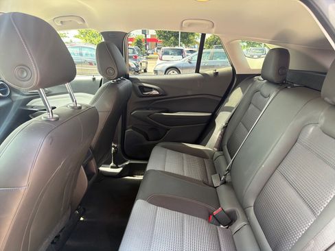 Used 2025 Chevrolet Trax LT w/ LT Convenience Package FWD image 21