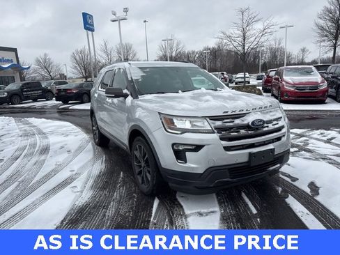 Used 2018 Ford Explorer XLT w/ Equipment Group 202A image 7