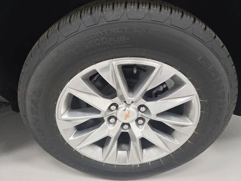 New 2025 Chevrolet Suburban Premier image 37