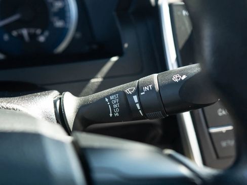 Used 2016 Toyota Camry LE image 37